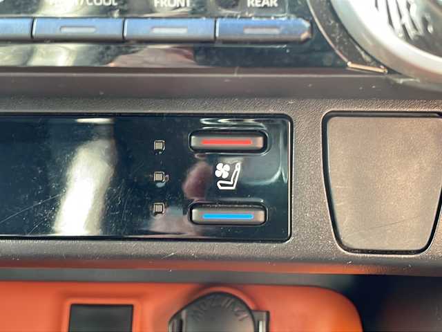 トヨタ ＲＡＶ４ アドベンチャー 京都府 2019(令1)年 5.1万km アティチュードブラックマイカ 純正９インチナビ　Ｂｌｕｅｔｏｏｔｈオーディオ　ＤＶＤ再生　フルセグ　バックカメラ　プリクラッシュ　レーダークルーズ　クリアランスソナー　ＬＥＤライト　ビルトインＥＴＣ　黒革エアシート　禁煙車