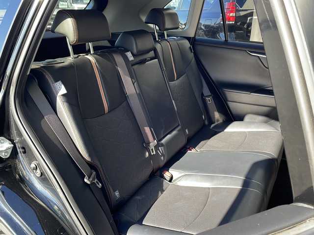 トヨタ ＲＡＶ４ アドベンチャー 京都府 2019(令1)年 5.1万km アティチュードブラックマイカ 純正９インチナビ　Ｂｌｕｅｔｏｏｔｈオーディオ　ＤＶＤ再生　フルセグ　バックカメラ　プリクラッシュ　レーダークルーズ　クリアランスソナー　ＬＥＤライト　ビルトインＥＴＣ　黒革エアシート　禁煙車