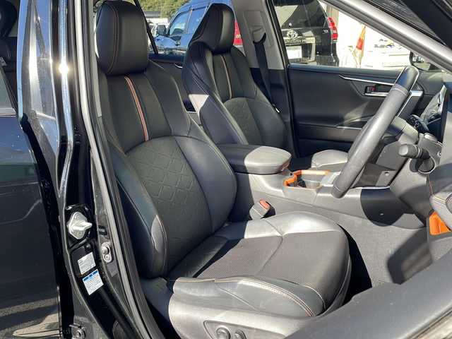 トヨタ ＲＡＶ４ アドベンチャー 京都府 2019(令1)年 5.1万km アティチュードブラックマイカ 純正９インチナビ　Ｂｌｕｅｔｏｏｔｈオーディオ　ＤＶＤ再生　フルセグ　バックカメラ　プリクラッシュ　レーダークルーズ　クリアランスソナー　ＬＥＤライト　ビルトインＥＴＣ　黒革エアシート　禁煙車