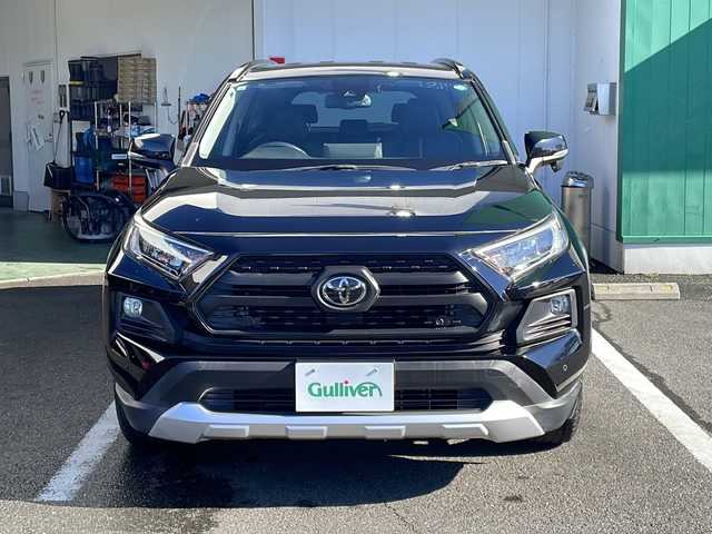 トヨタ ＲＡＶ４ アドベンチャー 京都府 2019(令1)年 5.1万km アティチュードブラックマイカ 純正９インチナビ　Ｂｌｕｅｔｏｏｔｈオーディオ　ＤＶＤ再生　フルセグ　バックカメラ　プリクラッシュ　レーダークルーズ　クリアランスソナー　ＬＥＤライト　ビルトインＥＴＣ　黒革エアシート　禁煙車