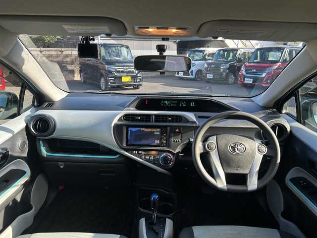 トヨタ アクア S 東京都 2012(平24)年 17万km クールソーダメタリック 純正SDナビ（NSCT-W61）/・TV/DVD/CD/AUX/バックカメラ/盗難防止装置/オートライト/オートエアコン/電動格納ミラー/ドアバイザー/スペアキー1本/ETC/取扱説明書