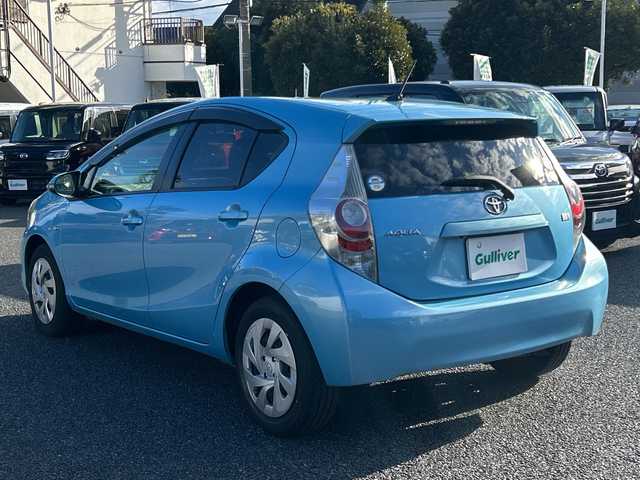 トヨタ アクア S 東京都 2012(平24)年 17万km クールソーダメタリック 純正SDナビ（NSCT-W61）/・TV/DVD/CD/AUX/バックカメラ/盗難防止装置/オートライト/オートエアコン/電動格納ミラー/ドアバイザー/スペアキー1本/ETC/取扱説明書