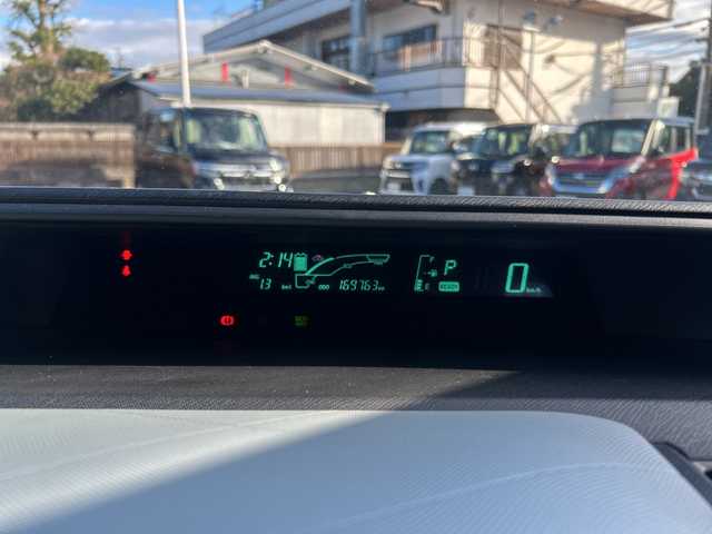 トヨタ アクア S 東京都 2012(平24)年 17万km クールソーダメタリック 純正SDナビ（NSCT-W61）/・TV/DVD/CD/AUX/バックカメラ/盗難防止装置/オートライト/オートエアコン/電動格納ミラー/ドアバイザー/スペアキー1本/ETC/取扱説明書