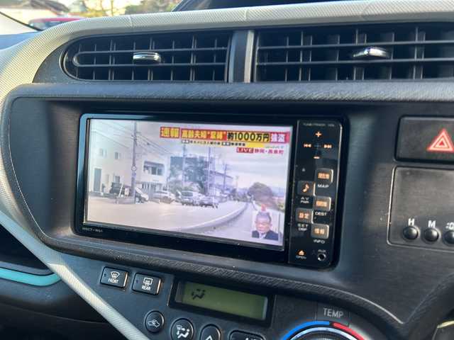 トヨタ アクア S 東京都 2012(平24)年 17万km クールソーダメタリック 純正SDナビ（NSCT-W61）/・TV/DVD/CD/AUX/バックカメラ/盗難防止装置/オートライト/オートエアコン/電動格納ミラー/ドアバイザー/スペアキー1本/ETC/取扱説明書