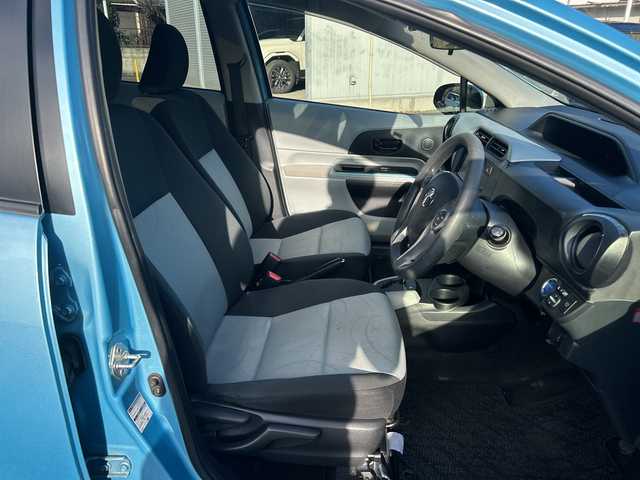 トヨタ アクア S 東京都 2012(平24)年 17万km クールソーダメタリック 純正SDナビ（NSCT-W61）/・TV/DVD/CD/AUX/バックカメラ/盗難防止装置/オートライト/オートエアコン/電動格納ミラー/ドアバイザー/スペアキー1本/ETC/取扱説明書