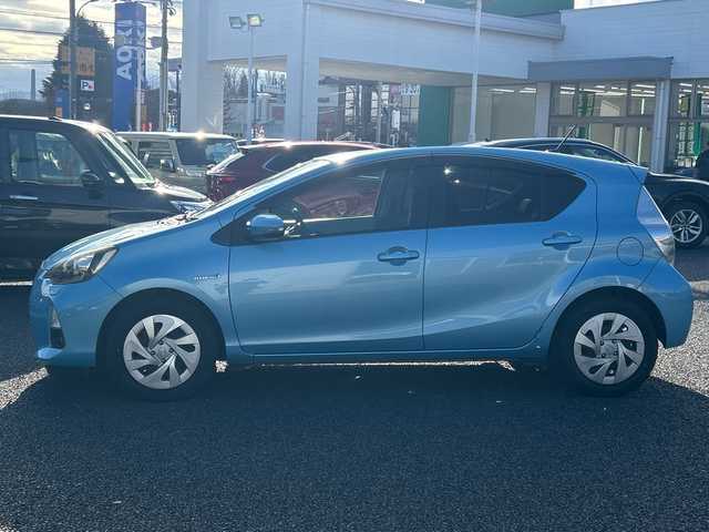 トヨタ アクア S 東京都 2012(平24)年 17万km クールソーダメタリック 純正SDナビ（NSCT-W61）/・TV/DVD/CD/AUX/バックカメラ/盗難防止装置/オートライト/オートエアコン/電動格納ミラー/ドアバイザー/スペアキー1本/ETC/取扱説明書