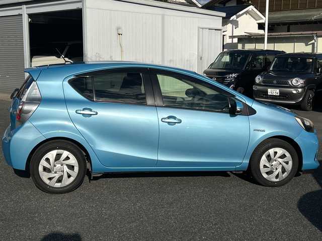 トヨタ アクア S 東京都 2012(平24)年 17万km クールソーダメタリック 純正SDナビ（NSCT-W61）/・TV/DVD/CD/AUX/バックカメラ/盗難防止装置/オートライト/オートエアコン/電動格納ミラー/ドアバイザー/スペアキー1本/ETC/取扱説明書