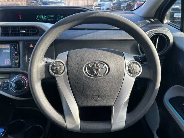 トヨタ アクア S 東京都 2012(平24)年 17万km クールソーダメタリック 純正SDナビ（NSCT-W61）/・TV/DVD/CD/AUX/バックカメラ/盗難防止装置/オートライト/オートエアコン/電動格納ミラー/ドアバイザー/スペアキー1本/ETC/取扱説明書