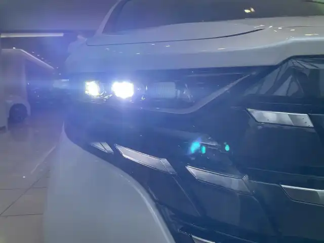 トヨタ アルファードハイブリット Z 埼玉県 2025(令7)年 0.6万km プラチナホワイトパールマイカ トヨタセーフティーセンス/JBLサウンド/ガラスルーフ/純正ディスプレイオーディオ（TV/ナビ付）/パノラミックビューモニター/両側パワースライドドア/パワーバックドア/レーダークルーズコントロール/LEDオートライト/革シート/シートヒーター/クーラー/メモリーシート/純正18インチアルミホイール/オートステップ/ワイヤレス充電/ブラインドスポットモニター/ヘッドアップディスプレイ/純正ETC2.0