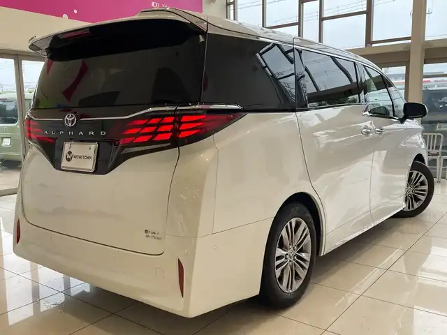トヨタ アルファードハイブリット Z 埼玉県 2025(令7)年 0.6万km プラチナホワイトパールマイカ トヨタセーフティーセンス/JBLサウンド/ガラスルーフ/純正ディスプレイオーディオ（TV/ナビ付）/パノラミックビューモニター/両側パワースライドドア/パワーバックドア/レーダークルーズコントロール/LEDオートライト/革シート/シートヒーター/クーラー/メモリーシート/純正18インチアルミホイール/オートステップ/ワイヤレス充電/ブラインドスポットモニター/ヘッドアップディスプレイ/純正ETC2.0