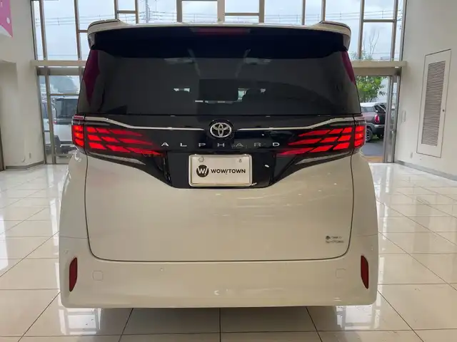 トヨタ アルファードハイブリット Z 埼玉県 2025(令7)年 0.6万km プラチナホワイトパールマイカ トヨタセーフティーセンス/JBLサウンド/ガラスルーフ/純正ディスプレイオーディオ（TV/ナビ付）/パノラミックビューモニター/両側パワースライドドア/パワーバックドア/レーダークルーズコントロール/LEDオートライト/革シート/シートヒーター/クーラー/メモリーシート/純正18インチアルミホイール/オートステップ/ワイヤレス充電/ブラインドスポットモニター/ヘッドアップディスプレイ/純正ETC2.0