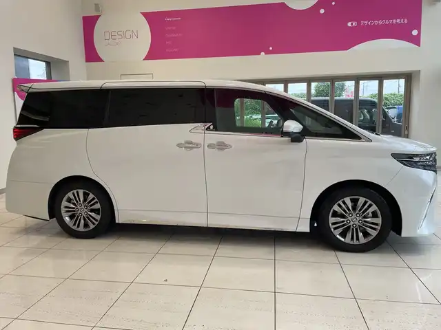 トヨタ アルファードハイブリット Z 埼玉県 2025(令7)年 0.6万km プラチナホワイトパールマイカ トヨタセーフティーセンス/JBLサウンド/ガラスルーフ/純正ディスプレイオーディオ（TV/ナビ付）/パノラミックビューモニター/両側パワースライドドア/パワーバックドア/レーダークルーズコントロール/LEDオートライト/革シート/シートヒーター/クーラー/メモリーシート/純正18インチアルミホイール/オートステップ/ワイヤレス充電/ブラインドスポットモニター/ヘッドアップディスプレイ/純正ETC2.0