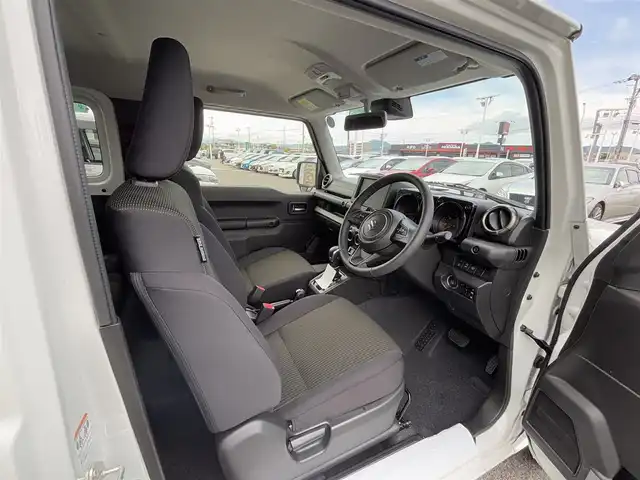 スズキ ジムニー XC 徳島県 2024(令6)年 0.1万km未満 ピュアホワイトP スズキセーフティサポート/盗難防止措置/クルーズコントロール/ダウンアシストコントロール/４WD/ターボエンジン/シートヒーター（D/N席）/オートライト/スマートキー/フォグライト/LEDヘッドライト/プッシュスタート