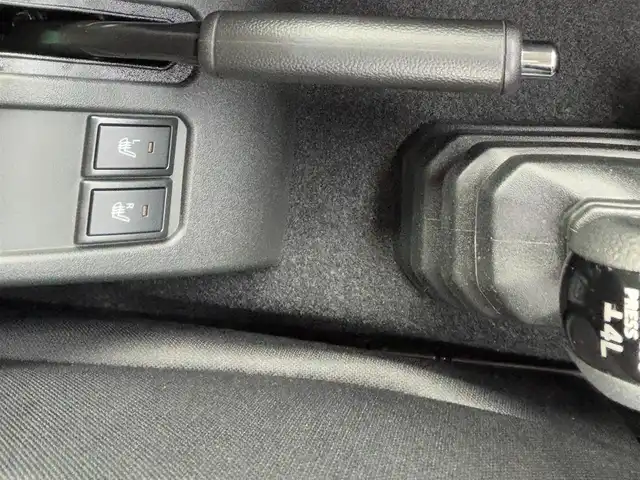 スズキ ジムニー XC 徳島県 2024(令6)年 0.1万km未満 ピュアホワイトP スズキセーフティサポート/盗難防止措置/クルーズコントロール/ダウンアシストコントロール/４WD/ターボエンジン/シートヒーター（D/N席）/オートライト/スマートキー/フォグライト/LEDヘッドライト/プッシュスタート