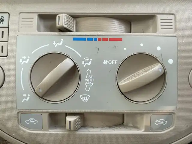 トヨタ ポルテ 130i 大阪府 2005(平17)年 7.5万km シルバーマイカM 純正6.5ナビ /　ワンセグTV/CD/DVD /ETC/片側電動スライドドア/ベンチシート /ウォークスルー /リモコンキー /純正フロアマット /キセノンライト /純正14インチアルミホイール