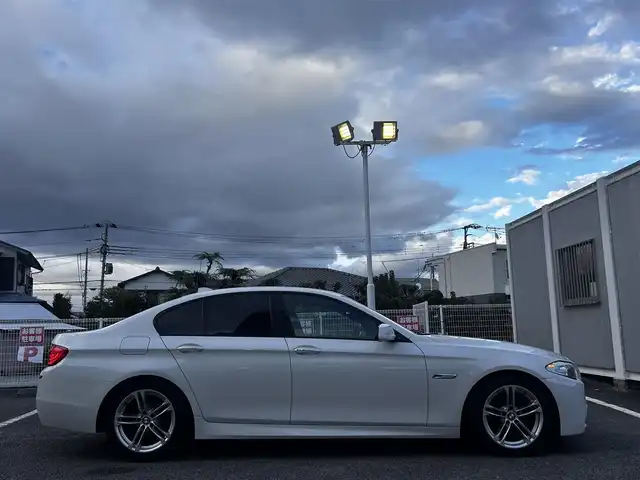 ＢＭＷ ５２３ｄ ブルーパフォーマンス Mスポーツ 静岡県 2013(平25)年 9.6万km アルピンホワイトⅢ ユーザー買取車両/純正ナビ/　【CD/DVD/BT/地デジTV】/純正18インチAW/純正LEDヘッドライト/クルーズコントロール/パドルシフト/パワーシート/バックカメラ/クルーズコントロール/電動パーキングブレーキ/オートホールド/ドライブレコーダー/スマートキー/プッシュスタート/新車時保証書/取扱説明書/スペアキー×1