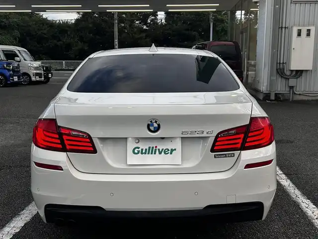 ＢＭＷ ５２３ｄ ブルーパフォーマンス Mスポーツ 静岡県 2013(平25)年 9.6万km アルピンホワイトⅢ ユーザー買取車両/純正ナビ/　【CD/DVD/BT/地デジTV】/純正18インチAW/純正LEDヘッドライト/クルーズコントロール/パドルシフト/パワーシート/バックカメラ/クルーズコントロール/電動パーキングブレーキ/オートホールド/ドライブレコーダー/スマートキー/プッシュスタート/新車時保証書/取扱説明書/スペアキー×1