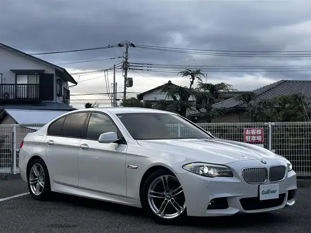 ＢＭＷ ５２３ｄ ブルーパフォーマンス Mスポーツ 静岡県 2013(平25)年 9.6万km アルピンホワイトⅢ ユーザー買取車両/純正ナビ/　【CD/DVD/BT/地デジTV】/純正18インチAW/純正LEDヘッドライト/クルーズコントロール/パドルシフト/パワーシート/バックカメラ/クルーズコントロール/電動パーキングブレーキ/オートホールド/ドライブレコーダー/スマートキー/プッシュスタート/新車時保証書/取扱説明書/スペアキー×1