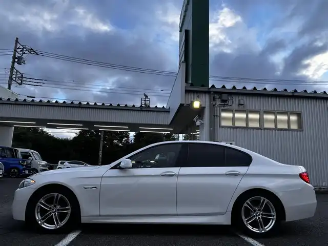ＢＭＷ ５２３ｄ ブルーパフォーマンス Mスポーツ 静岡県 2013(平25)年 9.6万km アルピンホワイトⅢ ユーザー買取車両/純正ナビ/　【CD/DVD/BT/地デジTV】/純正18インチAW/純正LEDヘッドライト/クルーズコントロール/パドルシフト/パワーシート/バックカメラ/クルーズコントロール/電動パーキングブレーキ/オートホールド/ドライブレコーダー/スマートキー/プッシュスタート/新車時保証書/取扱説明書/スペアキー×1