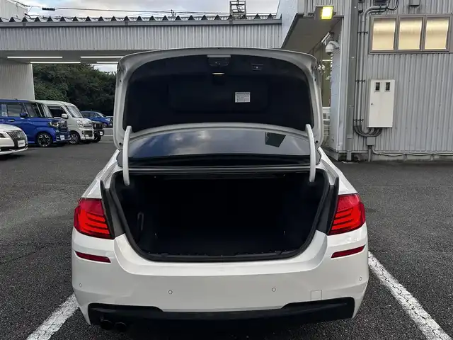 ＢＭＷ ５２３ｄ ブルーパフォーマンス Mスポーツ 静岡県 2013(平25)年 9.6万km アルピンホワイトⅢ ユーザー買取車両/純正ナビ/　【CD/DVD/BT/地デジTV】/純正18インチAW/純正LEDヘッドライト/クルーズコントロール/パドルシフト/パワーシート/バックカメラ/クルーズコントロール/電動パーキングブレーキ/オートホールド/ドライブレコーダー/スマートキー/プッシュスタート/新車時保証書/取扱説明書/スペアキー×1