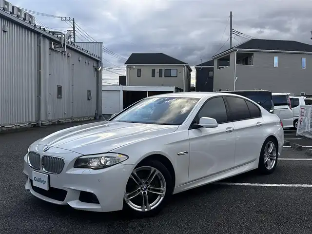 ＢＭＷ ５２３ｄ ブルーパフォーマンス Mスポーツ 静岡県 2013(平25)年 9.6万km アルピンホワイトⅢ ユーザー買取車両/純正ナビ/　【CD/DVD/BT/地デジTV】/純正18インチAW/純正LEDヘッドライト/クルーズコントロール/パドルシフト/パワーシート/バックカメラ/クルーズコントロール/電動パーキングブレーキ/オートホールド/ドライブレコーダー/スマートキー/プッシュスタート/新車時保証書/取扱説明書/スペアキー×1