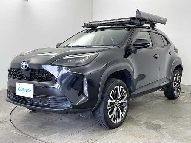 トヨタ ヤリスクロス ハイブリッド Z 兵庫県 2020(令2)年 3.1万km ブラックマイカ ・純正ディスプレイオーディオ＆TV＆BT＆USB＆Miracast/・パノラマミックビューモニター/・AC１００V電源/・トヨタセーフティーセンス/・プリクラッシュセーフティ/・レーントレーシングアシスト/・リアクロストラフィックアラート/・パーキングサポートブレーキ/・ヘッドアップディスプレイ/・ロードサインアシスト/・クリアランスソナー/・先行車発進告知/・レーダークルーズコントロール/・オートマチックハイビーム/・パワーバックドア/・ビルトインETC/・ルーフキャリア/・純正18インチアルミホイール/・社外サスリフトアップ/・LEDライト/・オートライト/・スマートキー/・プッシュスタート/・フロアマット/・ドアミラーヒータールーフ作業灯/・前席シートヒーター/・ハーフレザーシート/・社外ルーフキャリア/・社外ルーフ作業灯