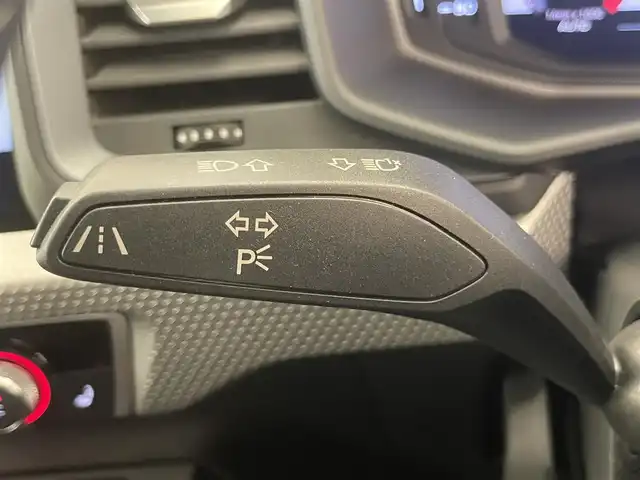アウディ Ａ１ SB 35TFSI Sライン 岡山県 2020(令2)年 3.8万km グレイシアホワイトメタリック Sラインインテリアプラスパッケージ/アシスタンスパッケージ/コントラストルーフ/スマートフォンインターフェイス/ナビゲーションパッケージ/リアカメラ/Bluetooth/LEDヘッドライト/ハーフレザーシート/シートヒーター/ヴァーチャルコックピット/プッシュスタート/ETC/アップルカープレイ/アンドロイドオート/ドラレコ（F/R）/PDC/アウディプレセンス/アダプティブドライブアシスト/レーン逸脱警告/レインセンサー