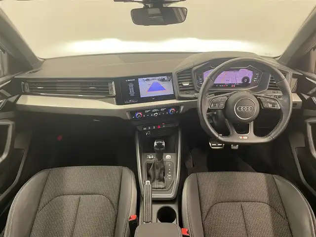アウディ Ａ１ SB 35TFSI Sライン 岡山県 2020(令2)年 3.8万km グレイシアホワイトメタリック Sラインインテリアプラスパッケージ/アシスタンスパッケージ/コントラストルーフ/スマートフォンインターフェイス/ナビゲーションパッケージ/リアカメラ/Bluetooth/LEDヘッドライト/ハーフレザーシート/シートヒーター/ヴァーチャルコックピット/プッシュスタート/ETC/アップルカープレイ/アンドロイドオート/ドラレコ（F/R）/PDC/アウディプレセンス/アダプティブドライブアシスト/レーン逸脱警告/レインセンサー