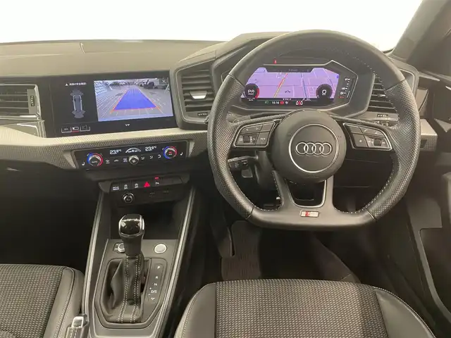アウディ Ａ１ SB 35TFSI Sライン 岡山県 2020(令2)年 3.8万km グレイシアホワイトメタリック Sラインインテリアプラスパッケージ/アシスタンスパッケージ/コントラストルーフ/スマートフォンインターフェイス/ナビゲーションパッケージ/リアカメラ/Bluetooth/LEDヘッドライト/ハーフレザーシート/シートヒーター/ヴァーチャルコックピット/プッシュスタート/ETC/アップルカープレイ/アンドロイドオート/ドラレコ（F/R）/PDC/アウディプレセンス/アダプティブドライブアシスト/レーン逸脱警告/レインセンサー