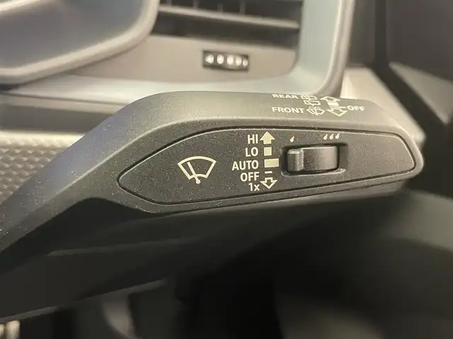 アウディ Ａ１ SB 35TFSI Sライン 岡山県 2020(令2)年 3.8万km グレイシアホワイトメタリック Sラインインテリアプラスパッケージ/アシスタンスパッケージ/コントラストルーフ/スマートフォンインターフェイス/ナビゲーションパッケージ/リアカメラ/Bluetooth/LEDヘッドライト/ハーフレザーシート/シートヒーター/ヴァーチャルコックピット/プッシュスタート/ETC/アップルカープレイ/アンドロイドオート/ドラレコ（F/R）/PDC/アウディプレセンス/アダプティブドライブアシスト/レーン逸脱警告/レインセンサー