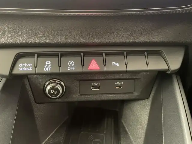 アウディ Ａ１ SB 35TFSI Sライン 岡山県 2020(令2)年 3.8万km グレイシアホワイトメタリック Sラインインテリアプラスパッケージ/アシスタンスパッケージ/コントラストルーフ/スマートフォンインターフェイス/ナビゲーションパッケージ/リアカメラ/Bluetooth/LEDヘッドライト/ハーフレザーシート/シートヒーター/ヴァーチャルコックピット/プッシュスタート/ETC/アップルカープレイ/アンドロイドオート/ドラレコ（F/R）/PDC/アウディプレセンス/アダプティブドライブアシスト/レーン逸脱警告/レインセンサー