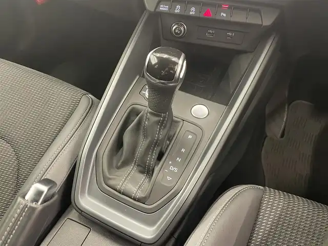アウディ Ａ１ SB 35TFSI Sライン 岡山県 2020(令2)年 3.8万km グレイシアホワイトメタリック Sラインインテリアプラスパッケージ/アシスタンスパッケージ/コントラストルーフ/スマートフォンインターフェイス/ナビゲーションパッケージ/リアカメラ/Bluetooth/LEDヘッドライト/ハーフレザーシート/シートヒーター/ヴァーチャルコックピット/プッシュスタート/ETC/アップルカープレイ/アンドロイドオート/ドラレコ（F/R）/PDC/アウディプレセンス/アダプティブドライブアシスト/レーン逸脱警告/レインセンサー