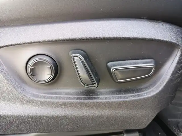 トヨタ クラウン スポーツ Z 茨城県 2024(令6)年 0.4万km プレシャスホワイトパール 純正ナビ/【ラジオ・TV・BT・USB】/ガラスルーフ/パワーシート/シートメモリ/シートヒーター/エアシート/パーキングアシスト/ワイヤレス充電/BSM/HUD/100V電源/レーダークルコン/ETC2.0/全方位カメラ/前後コーナーセンサー/デジタルインナーミラー/電動リアゲート