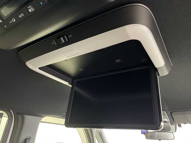 ホンダ ステップワゴン スパーダ eHEV プレミアムライン 鹿児島県 2023(令5)年 0.8万km プラチナホワイトパール 純正11インチナビ/（Bluetooth/フルセグTV/CD/DVD/USB接続）/純正フリップダウンモニター/マルチビューカメラ/パワーバックドア/パドルシフト/レーダークルーズコントロール/両側パワースライドドア/BSM/ハーフレザーシート/オットマン/オートライト/MUGENフロントグリル/ETC/前後ドライブレコーダー/純正フロアマット/純正17インチAW/スペアキー/AAC