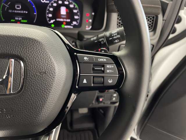 ホンダ ステップワゴン スパーダ eHEV プレミアムライン 鹿児島県 2023(令5)年 0.8万km プラチナホワイトパール 純正11インチナビ/（Bluetooth/フルセグTV/CD/DVD/USB接続）/純正フリップダウンモニター/マルチビューカメラ/パワーバックドア/パドルシフト/レーダークルーズコントロール/両側パワースライドドア/BSM/ハーフレザーシート/オットマン/オートライト/MUGENフロントグリル/ETC/前後ドライブレコーダー/純正フロアマット/純正17インチAW/スペアキー/AAC