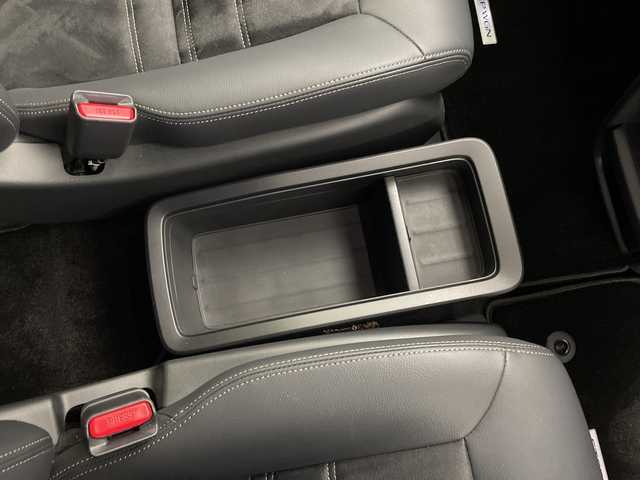 ホンダ ステップワゴン スパーダ eHEV プレミアムライン 鹿児島県 2023(令5)年 0.8万km プラチナホワイトパール 純正11インチナビ/（Bluetooth/フルセグTV/CD/DVD/USB接続）/純正フリップダウンモニター/マルチビューカメラ/パワーバックドア/パドルシフト/レーダークルーズコントロール/両側パワースライドドア/BSM/ハーフレザーシート/オットマン/オートライト/MUGENフロントグリル/ETC/前後ドライブレコーダー/純正フロアマット/純正17インチAW/スペアキー/AAC