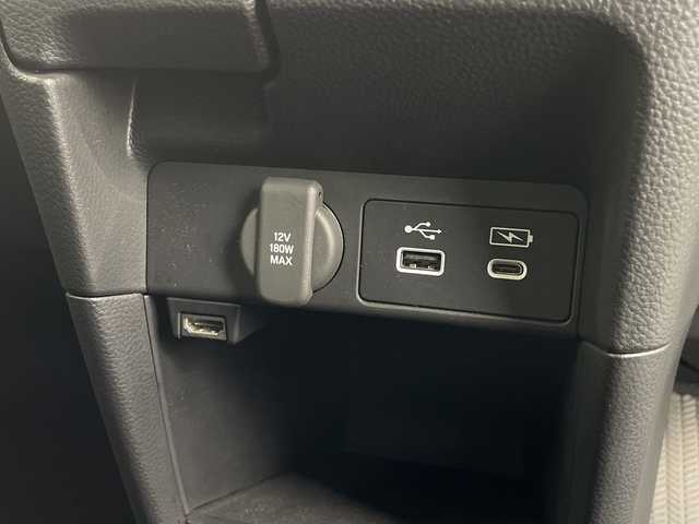 ホンダ ステップワゴン スパーダ eHEV プレミアムライン 鹿児島県 2023(令5)年 0.8万km プラチナホワイトパール 純正11インチナビ/（Bluetooth/フルセグTV/CD/DVD/USB接続）/純正フリップダウンモニター/マルチビューカメラ/パワーバックドア/パドルシフト/レーダークルーズコントロール/両側パワースライドドア/BSM/ハーフレザーシート/オットマン/オートライト/MUGENフロントグリル/ETC/前後ドライブレコーダー/純正フロアマット/純正17インチAW/スペアキー/AAC