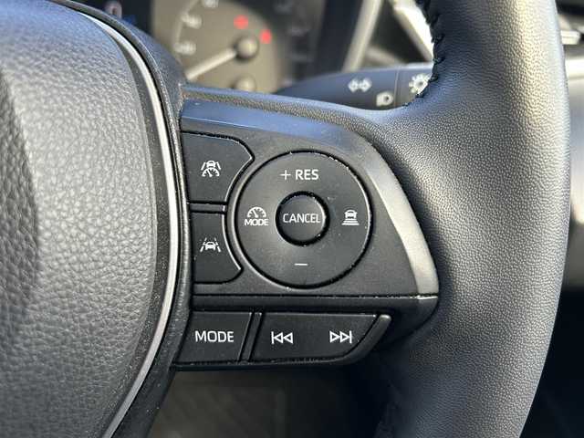 トヨタ カローラ G 福島県 2023(令5)年 4.8万km アティチュードブラックマイカ トヨタセーフティセンス/・衝突被害軽減ブレーキ/・車線維持支援/・レーダークルーズコントロール/・オートマチックハイビーム/・ロードサインアシスト/純正ディスプレイオーディオ/【フルセグTV/Bluetooth/Miracast】/・Tコネクトナビ/ステアリングリモコン/バックカメラ/ビルトインETC/LEDヘッドライト/・オートライト/純正フロアマット/スマートキー/・プッシュスタート/社外15インチアルミホイール