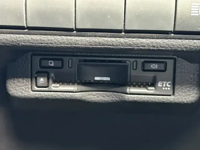 トヨタ カローラ G 福島県 2023(令5)年 4.8万km アティチュードブラックマイカ トヨタセーフティセンス/・衝突被害軽減ブレーキ/・車線維持支援/・レーダークルーズコントロール/・オートマチックハイビーム/・ロードサインアシスト/純正ディスプレイオーディオ/【フルセグTV/Bluetooth/Miracast】/・Tコネクトナビ/ステアリングリモコン/バックカメラ/ビルトインETC/LEDヘッドライト/・オートライト/純正フロアマット/スマートキー/・プッシュスタート/社外15インチアルミホイール