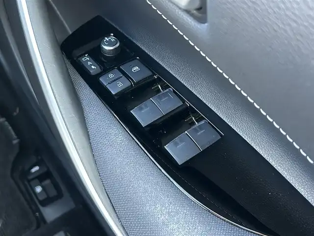 トヨタ カローラ G 福島県 2023(令5)年 4.8万km アティチュードブラックマイカ トヨタセーフティセンス/・衝突被害軽減ブレーキ/・車線維持支援/・レーダークルーズコントロール/・オートマチックハイビーム/・ロードサインアシスト/純正ディスプレイオーディオ/【フルセグTV/Bluetooth/Miracast】/・Tコネクトナビ/ステアリングリモコン/バックカメラ/ビルトインETC/LEDヘッドライト/・オートライト/純正フロアマット/スマートキー/・プッシュスタート/社外15インチアルミホイール