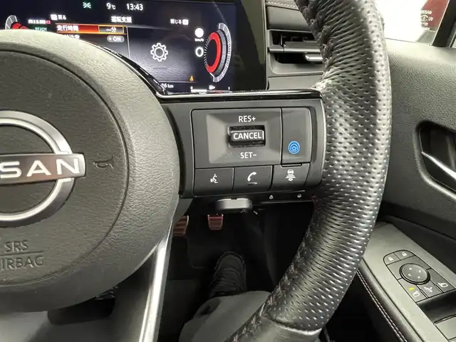 日産 オーラ ニスモ 熊本県 2022(令4)年 6.5万km ダークメタルグレー/スーパーブラック2トーン 禁煙車　/純正ナビ（ＡｐｐｌＣａｒＰｌａｙ・ＢＴ・フルセグ・ＵＳＢ・HDMI）/ニスモフルエアロ　/全周囲カメラ　/純正前方ドライブレコーダー　/ビルトインＥＴＣ２．０　/前席シートヒーター　/ステアリングヒーター/プロパイロット/アダブティブクルーズコントロール/側方支援/後側方支援/エマージェンシーブレーキ/速度標識表示/標識認識支援/後退時車両検知警報/ふらつき警報機能/横滑り防止/前後クリアランスソナー/ブラインドスポットモニター/デジタルインナーミラー/置くだけ充電/前後クリアランスソナー/純正フロアマット/純正17インチAW/オートライト/オートマチックハイビーム/LEDヘッドライト/フォグライト/スマートキー/プッシュスタート/スペアキー1本/保証書/取扱説明書