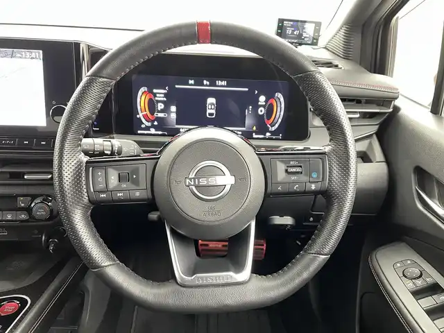 日産 オーラ ニスモ 熊本県 2022(令4)年 6.5万km ダークメタルグレー/スーパーブラック2トーン 禁煙車　/純正ナビ（ＡｐｐｌＣａｒＰｌａｙ・ＢＴ・フルセグ・ＵＳＢ・HDMI）/ニスモフルエアロ　/全周囲カメラ　/純正前方ドライブレコーダー　/ビルトインＥＴＣ２．０　/前席シートヒーター　/ステアリングヒーター/プロパイロット/アダブティブクルーズコントロール/側方支援/後側方支援/エマージェンシーブレーキ/速度標識表示/標識認識支援/後退時車両検知警報/ふらつき警報機能/横滑り防止/前後クリアランスソナー/ブラインドスポットモニター/デジタルインナーミラー/置くだけ充電/前後クリアランスソナー/純正フロアマット/純正17インチAW/オートライト/オートマチックハイビーム/LEDヘッドライト/フォグライト/スマートキー/プッシュスタート/スペアキー1本/保証書/取扱説明書