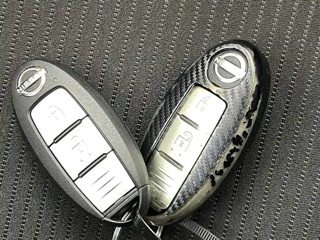 日産 オーラ ニスモ 熊本県 2022(令4)年 6.5万km ダークメタルグレー/スーパーブラック2トーン 禁煙車　/純正ナビ（ＡｐｐｌＣａｒＰｌａｙ・ＢＴ・フルセグ・ＵＳＢ・HDMI）/ニスモフルエアロ　/全周囲カメラ　/純正前方ドライブレコーダー　/ビルトインＥＴＣ２．０　/前席シートヒーター　/ステアリングヒーター/プロパイロット/アダブティブクルーズコントロール/側方支援/後側方支援/エマージェンシーブレーキ/速度標識表示/標識認識支援/後退時車両検知警報/ふらつき警報機能/横滑り防止/前後クリアランスソナー/ブラインドスポットモニター/デジタルインナーミラー/置くだけ充電/前後クリアランスソナー/純正フロアマット/純正17インチAW/オートライト/オートマチックハイビーム/LEDヘッドライト/フォグライト/スマートキー/プッシュスタート/スペアキー1本/保証書/取扱説明書