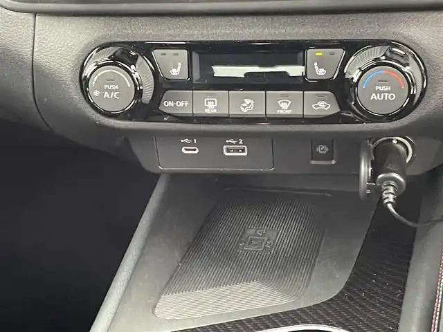 日産 オーラ ニスモ 熊本県 2022(令4)年 6.5万km ダークメタルグレー/スーパーブラック2トーン 禁煙車　/純正ナビ（ＡｐｐｌＣａｒＰｌａｙ・ＢＴ・フルセグ・ＵＳＢ・HDMI）/ニスモフルエアロ　/全周囲カメラ　/純正前方ドライブレコーダー　/ビルトインＥＴＣ２．０　/前席シートヒーター　/ステアリングヒーター/プロパイロット/アダブティブクルーズコントロール/側方支援/後側方支援/エマージェンシーブレーキ/速度標識表示/標識認識支援/後退時車両検知警報/ふらつき警報機能/横滑り防止/前後クリアランスソナー/ブラインドスポットモニター/デジタルインナーミラー/置くだけ充電/前後クリアランスソナー/純正フロアマット/純正17インチAW/オートライト/オートマチックハイビーム/LEDヘッドライト/フォグライト/スマートキー/プッシュスタート/スペアキー1本/保証書/取扱説明書