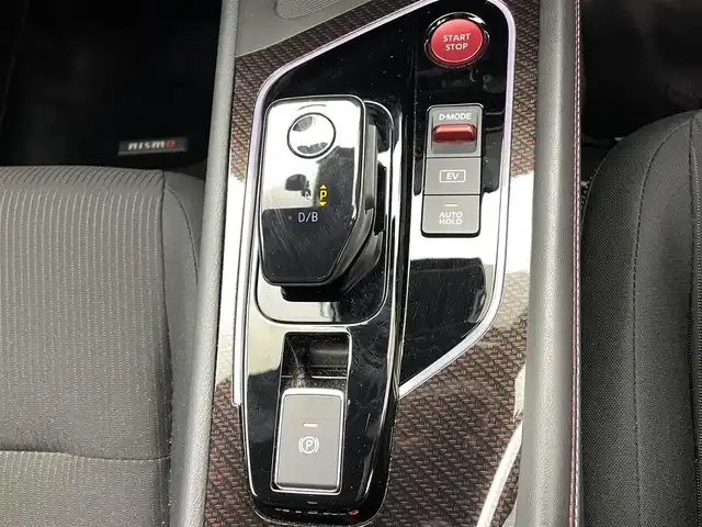 日産 オーラ ニスモ 熊本県 2022(令4)年 6.5万km ダークメタルグレー/スーパーブラック2トーン 禁煙車　/純正ナビ（ＡｐｐｌＣａｒＰｌａｙ・ＢＴ・フルセグ・ＵＳＢ・HDMI）/ニスモフルエアロ　/全周囲カメラ　/純正前方ドライブレコーダー　/ビルトインＥＴＣ２．０　/前席シートヒーター　/ステアリングヒーター/プロパイロット/アダブティブクルーズコントロール/側方支援/後側方支援/エマージェンシーブレーキ/速度標識表示/標識認識支援/後退時車両検知警報/ふらつき警報機能/横滑り防止/前後クリアランスソナー/ブラインドスポットモニター/デジタルインナーミラー/置くだけ充電/前後クリアランスソナー/純正フロアマット/純正17インチAW/オートライト/オートマチックハイビーム/LEDヘッドライト/フォグライト/スマートキー/プッシュスタート/スペアキー1本/保証書/取扱説明書