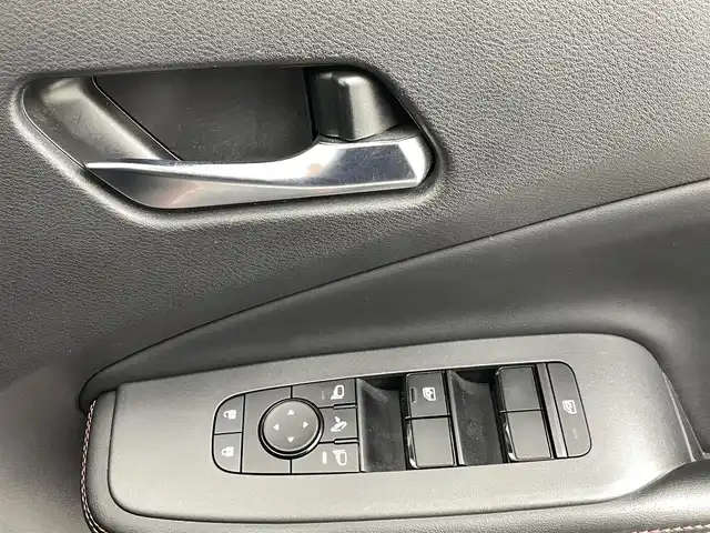 日産 オーラ ニスモ 熊本県 2022(令4)年 6.5万km ダークメタルグレー/スーパーブラック2トーン 禁煙車　/純正ナビ（ＡｐｐｌＣａｒＰｌａｙ・ＢＴ・フルセグ・ＵＳＢ・HDMI）/ニスモフルエアロ　/全周囲カメラ　/純正前方ドライブレコーダー　/ビルトインＥＴＣ２．０　/前席シートヒーター　/ステアリングヒーター/プロパイロット/アダブティブクルーズコントロール/側方支援/後側方支援/エマージェンシーブレーキ/速度標識表示/標識認識支援/後退時車両検知警報/ふらつき警報機能/横滑り防止/前後クリアランスソナー/ブラインドスポットモニター/デジタルインナーミラー/置くだけ充電/前後クリアランスソナー/純正フロアマット/純正17インチAW/オートライト/オートマチックハイビーム/LEDヘッドライト/フォグライト/スマートキー/プッシュスタート/スペアキー1本/保証書/取扱説明書