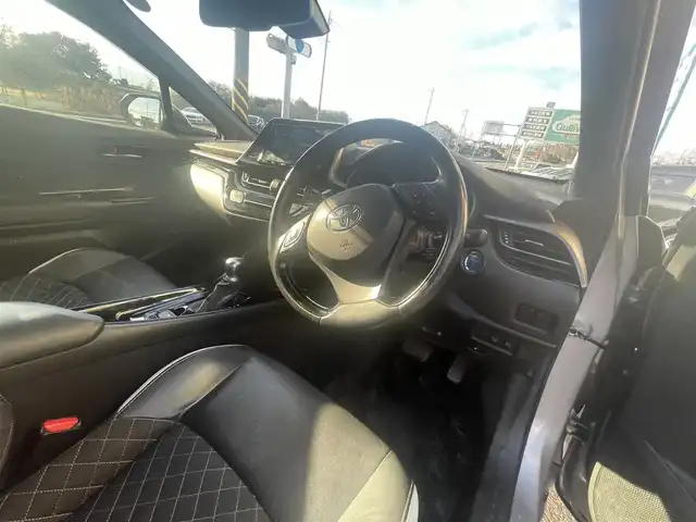 トヨタ Ｃ－ＨＲ G モード ネロ 神奈川県 2019(平31)年 14.4万km ブラック/メタルストリームM 衝突軽減システム/レーンキープアシスト/横滑り防止装置/アダプティブクルーズコントロール/電動サイドブレーキ/ハーフレザーシート/シートヒーター/カーテンエアバッグ/サイドエアバッグ/電動サイドブレーキ/エアロ（リア）/純正ナビ（NSZT-Y68T）/CD/FM/AM/フルセグTV/BT/SD/純正AW１８インチ/LEDヘッドライト/オートライト/フォグランプ/社外フロアマット/isofix