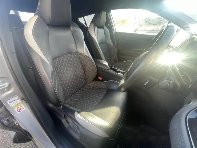 トヨタ Ｃ－ＨＲ G モード ネロ 神奈川県 2019(平31)年 14.4万km ブラック/メタルストリームM 衝突軽減システム/レーンキープアシスト/横滑り防止装置/アダプティブクルーズコントロール/電動サイドブレーキ/ハーフレザーシート/シートヒーター/カーテンエアバッグ/サイドエアバッグ/電動サイドブレーキ/エアロ（リア）/純正ナビ（NSZT-Y68T）/CD/FM/AM/フルセグTV/BT/SD/純正AW１８インチ/LEDヘッドライト/オートライト/フォグランプ/社外フロアマット/isofix