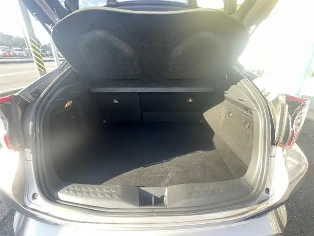 トヨタ Ｃ－ＨＲ G モード ネロ 神奈川県 2019(平31)年 14.4万km ブラック/メタルストリームM 衝突軽減システム/レーンキープアシスト/横滑り防止装置/アダプティブクルーズコントロール/電動サイドブレーキ/ハーフレザーシート/シートヒーター/カーテンエアバッグ/サイドエアバッグ/電動サイドブレーキ/エアロ（リア）/純正ナビ（NSZT-Y68T）/CD/FM/AM/フルセグTV/BT/SD/純正AW１８インチ/LEDヘッドライト/オートライト/フォグランプ/社外フロアマット/isofix