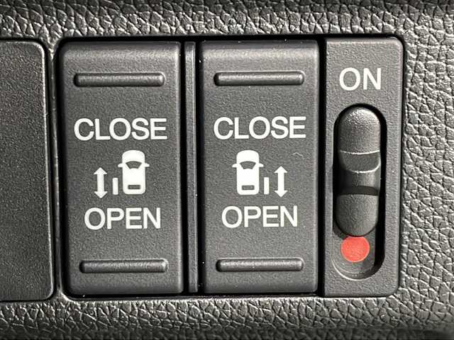 ホンダ フリード G ブラックスタイル 広島県 2023(令5)年 2.9万km プラチナホワイトパール 純正９型ナビ　/両側パワースライドドア　/シートヒーター　/レーダークルーズコントロール　/バックカメラ　/フルセグ　/レーンキープアシスト　/オートライト　/衝突軽減　/コーナーセンサー　/ETC　/ドライブレコーダー/純正１５インチアルミホイール(185/65/R15)/エアバック（運転席/助手席）